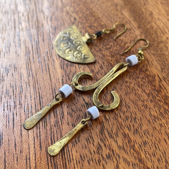 🔥 3 FOR $20 🔥 Unique, mix-matched brass earrings with bead accents - Picture 4 of 8